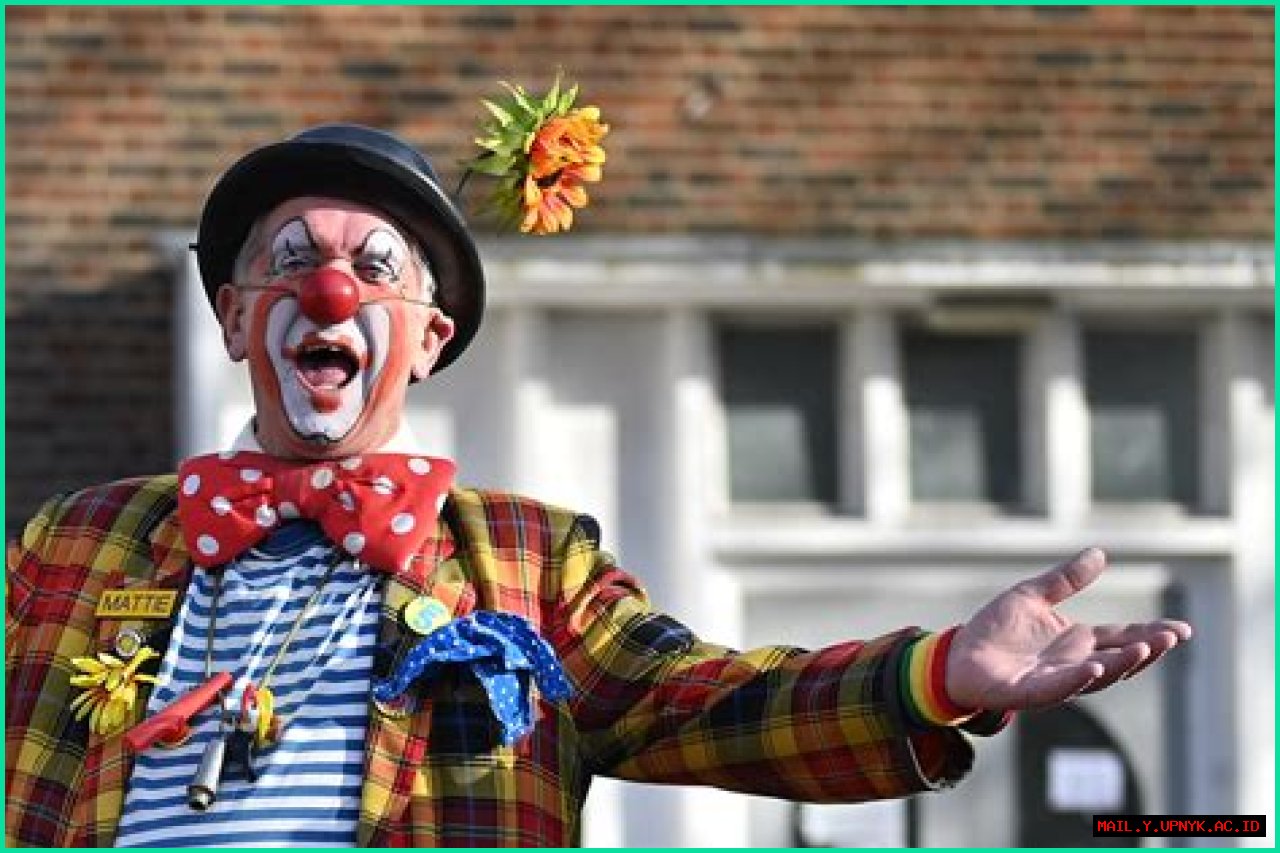 Captivating Modern Clown Outfits For Your Next Performance