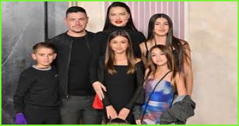 Is Adriana Lima An Only Child?