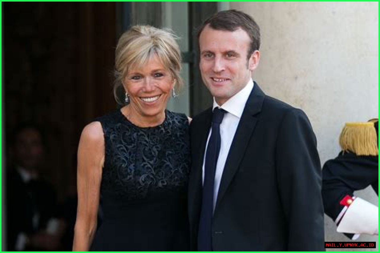 Macron's Age When He Met His Wife: A Timeline Of Their Relationship