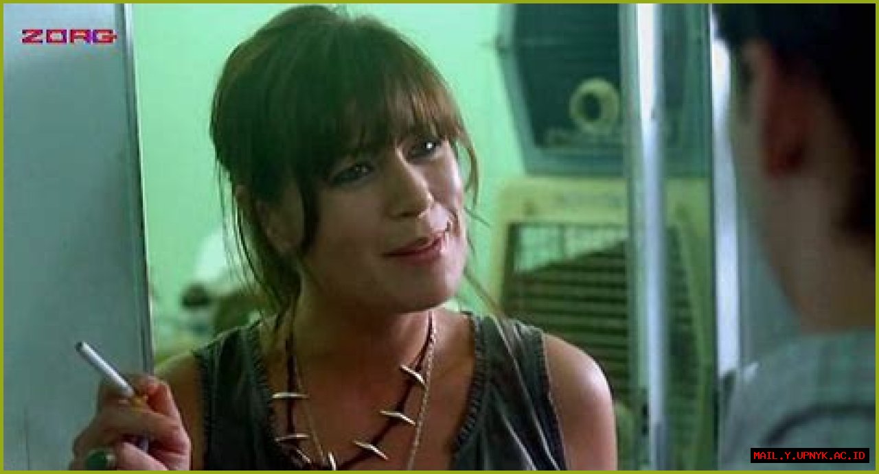 Smoking Habits Of Hollywood's Leading Lady: Maura Tierney's Smoking Journey