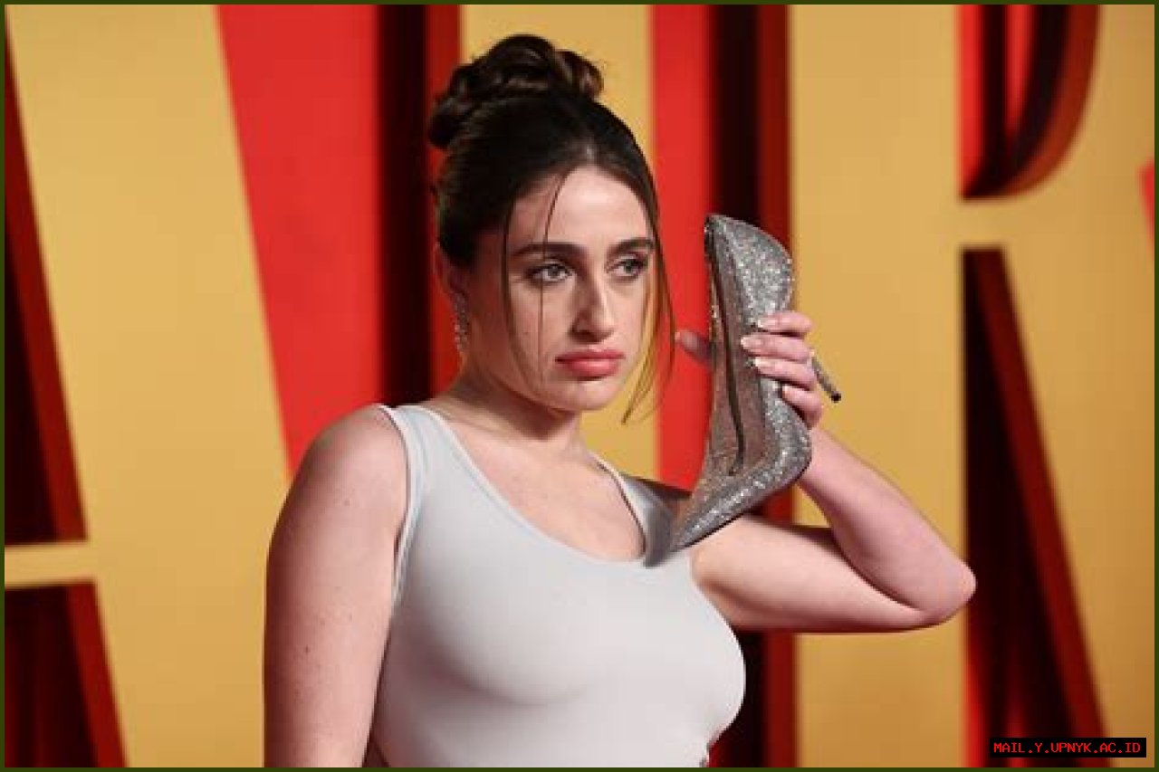 Surprising Revelation: Rachel Sennott, Not Jewish