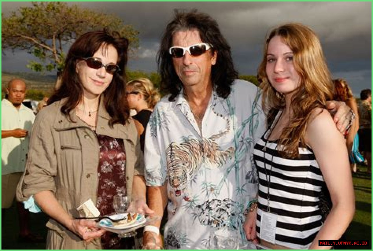 The Mysterious Brood: Unveiling Alice Cooper's Children