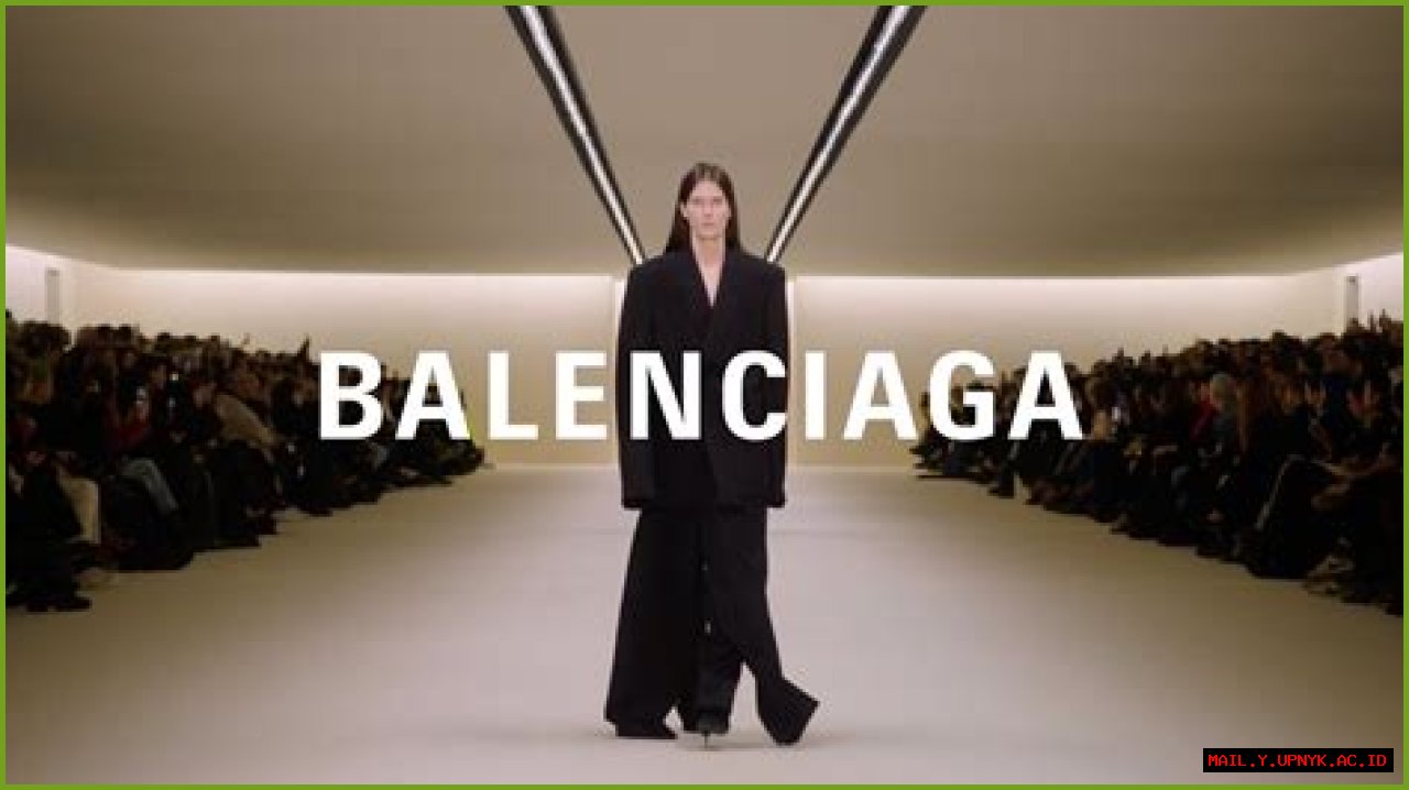 Ultimate Guide To Balenciaga's Iconic 2007 Collection