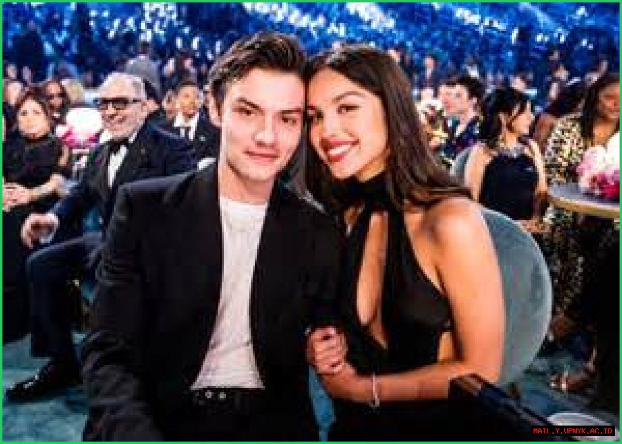 Uncover The True Age Of Olivia Rodrigo: A Definitive Guide